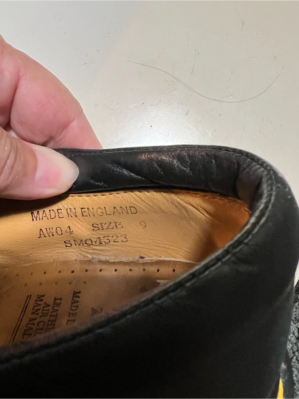 Doc Martens 8053 smooth black leather 5 eye unisex oxford with padded collar.